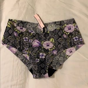 Victoria Secret hipster with seamless edges NWT!